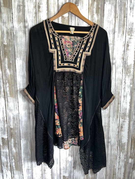 gimmicks by BKE Tops - Gimmicks Boho Tunic Top Medium Black Lace Crochet Floral Sheer Asymmetrical Hem